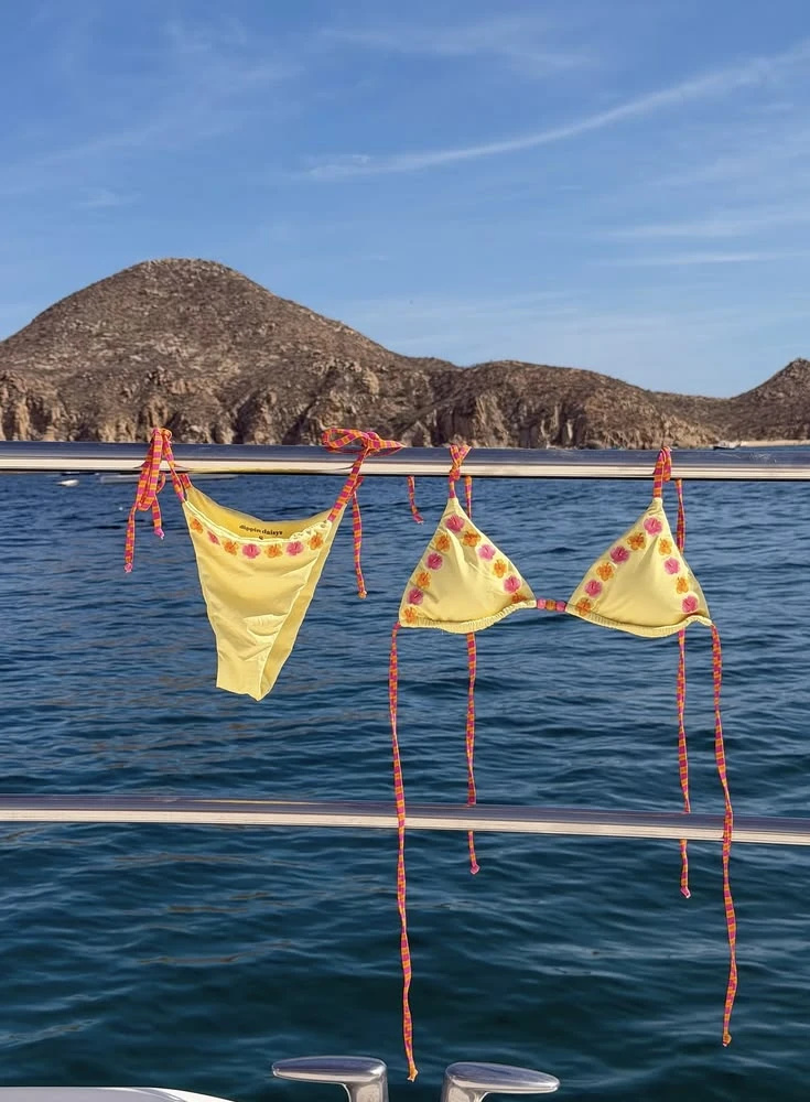 Sarı bikini